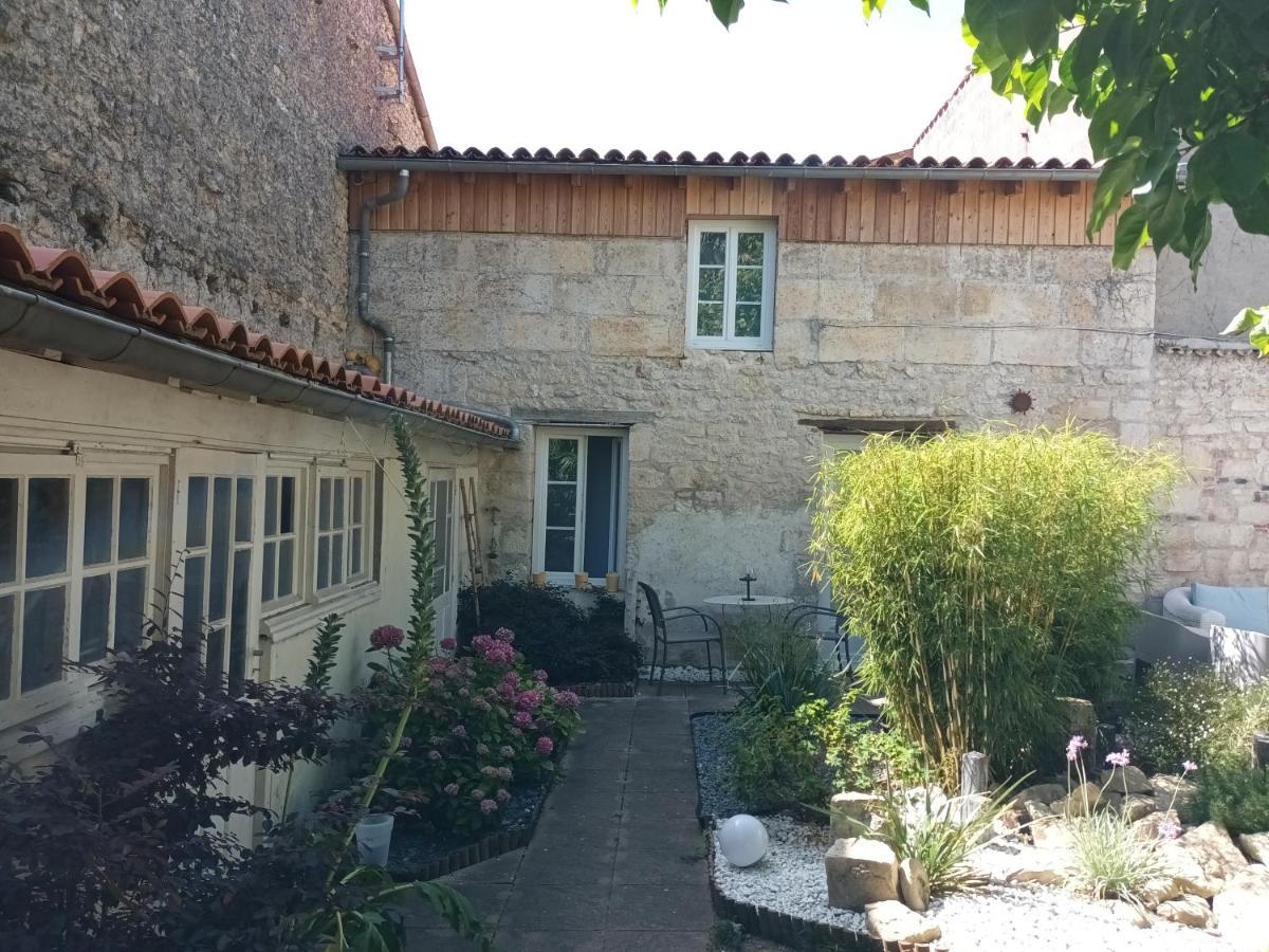Le Petit Bois Apartment Ниор Екстериор снимка